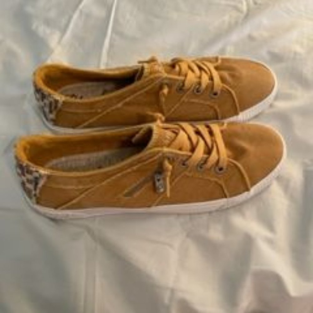 Blowfish Malibu Women's Fruit Sneaker* Brand New * Sunrise Smoked * Size 11